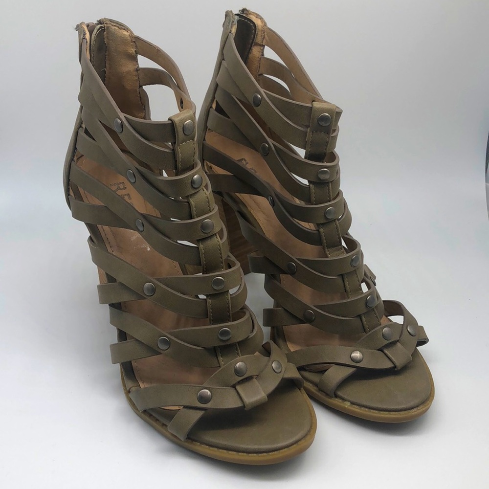 Report green sandals